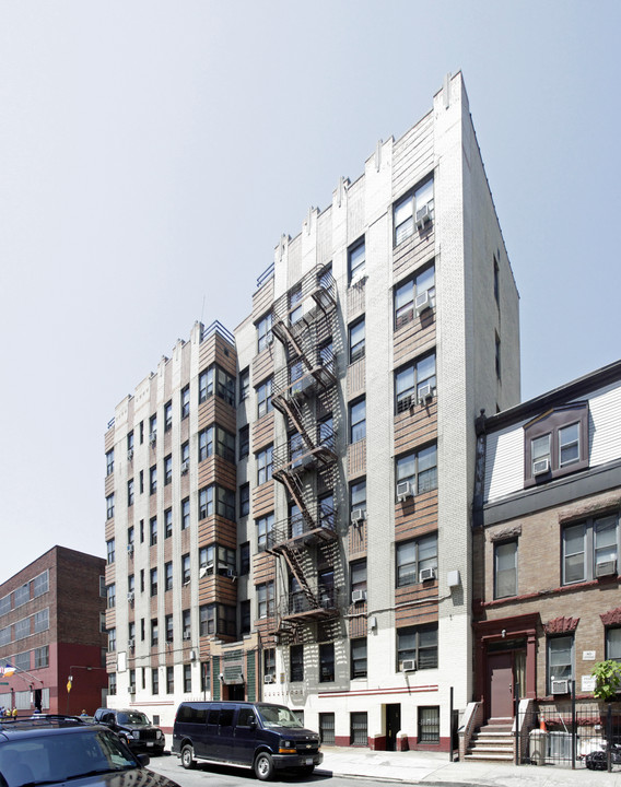 2555 Bainbridge Ave in Bronx, NY - Building Photo