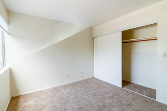 Terra Linda Manor in San Rafael, CA - Building Photo - Building Photo