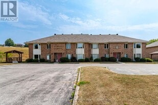 159 Church St in Penetanguishene, ON - Building Photo