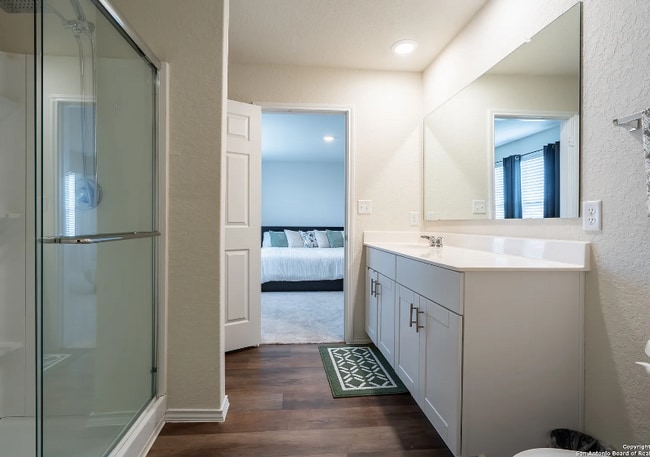 5802 Rolling Gln in San Antonio, TX - Building Photo - Building Photo