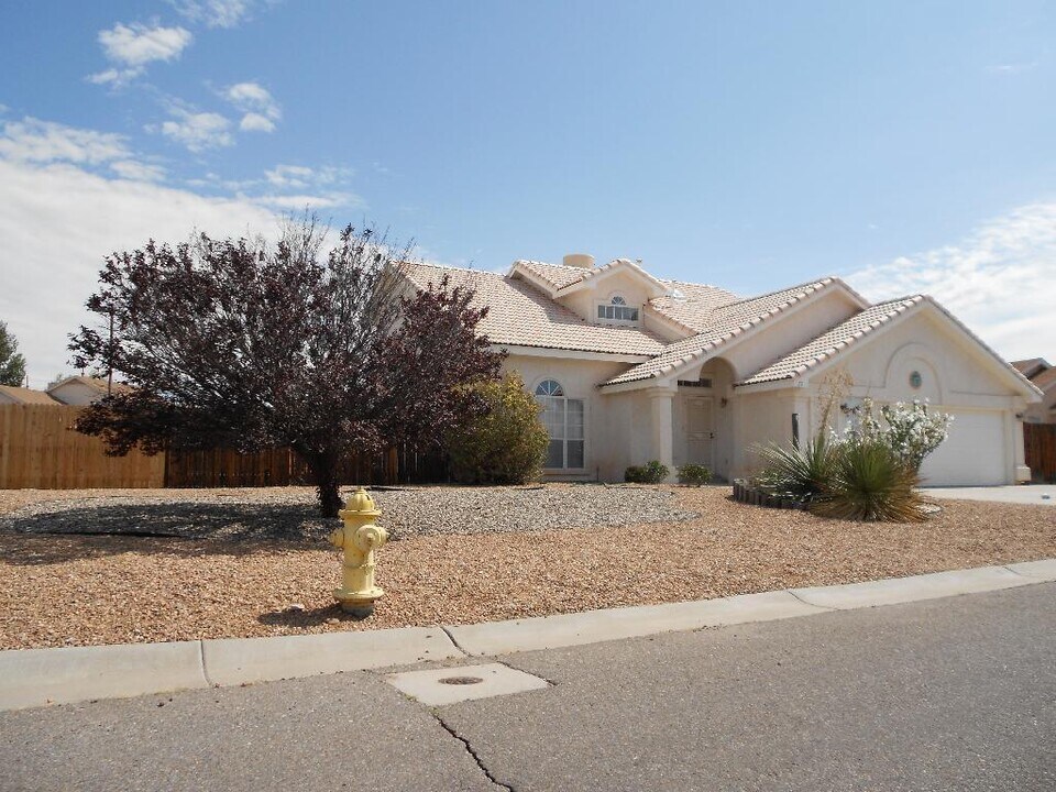 15 Pinon Ave in Los Lunas, NM - Building Photo