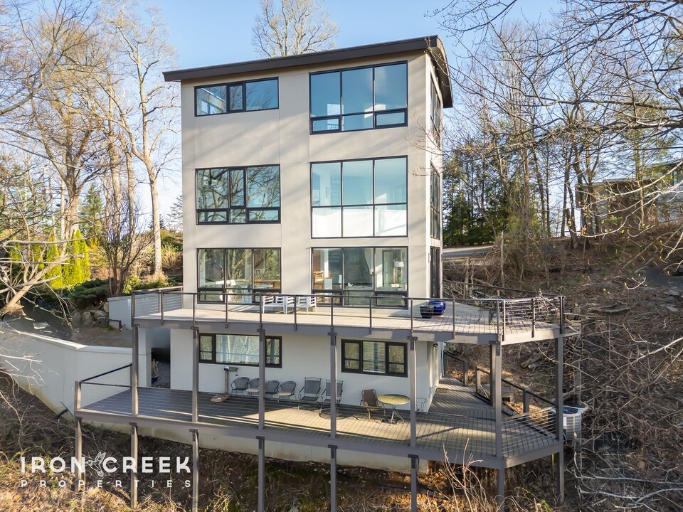 910 Rockhold Dr in Asheville, NC - Foto de edificio