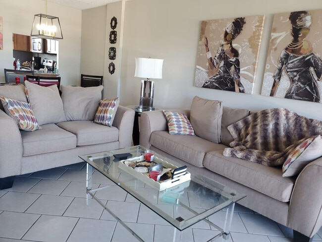 120 Royal Pk Dr in Oakland Park, FL - Building Photo - Building Photo