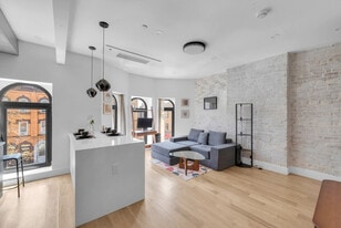 217 Schaefer St in Brooklyn, NY - Building Photo
