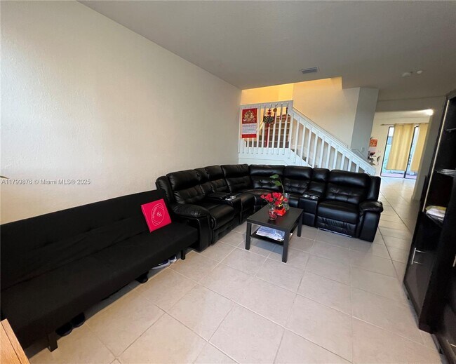 3314 W 112th St in Hialeah, FL - Building Photo - Building Photo