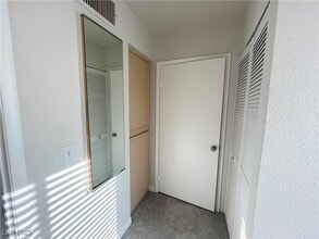 8070 W Russell Rd in Las Vegas, NV - Building Photo - Building Photo