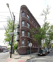 15 Storms Ave in Jersey City, NJ - Building Photo - Building Photo