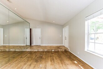 4557 NW 51st St in Coconut Creek, FL - Foto de edificio - Building Photo