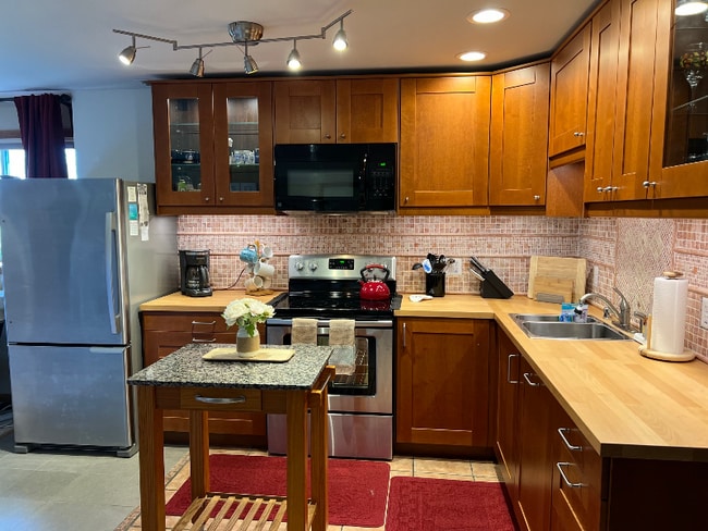 property at 2646 Shadow Ln