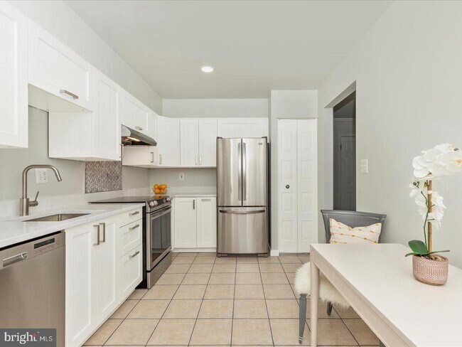 11349 Appledowre Way in Germantown, MD - Building Photo - Building Photo