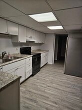 7132 7 Mile Rd in Racine, WI - Building Photo - Building Photo