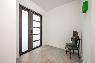 6864 SW 80th St in South Miami, FL - Building Photo - Building Photo