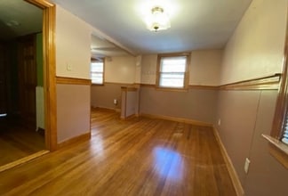 74 Oak St in Randolph, MA - Foto de edificio - Building Photo