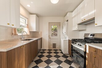 3205 Fairesta St, Unit A in Glendale, CA - Building Photo - Building Photo