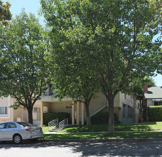 613 E Verdugo Ave in Burbank, CA - Building Photo - Building Photo