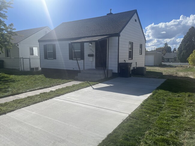 1235 Ada Ave in Idaho Falls, ID - Building Photo - Building Photo