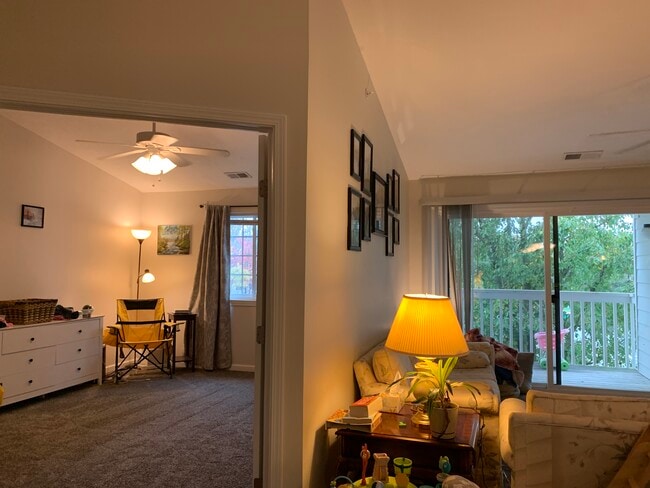 2303 Vicente Ct, Unit 311 in Columbus, OH - Foto de edificio - Building Photo