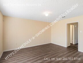 3430 Wuthering Heights Dr in Houston, TX - Building Photo - Building Photo