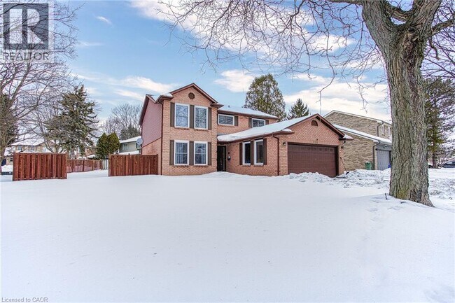 115 Amberly Blvd in Hamilton, ON - Building Photo - Building Photo