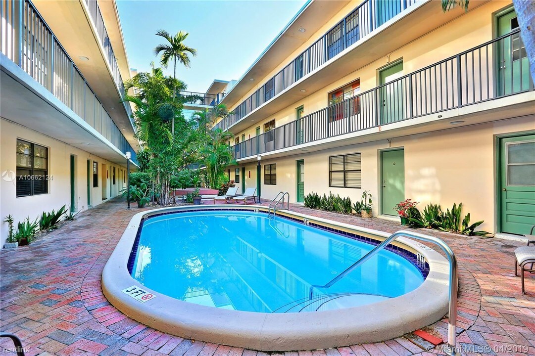 3240 Mary St in Miami, FL - Building Photo