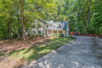 1610 Branch Valley Dr in Roswell, GA - Building Photo - Building Photo