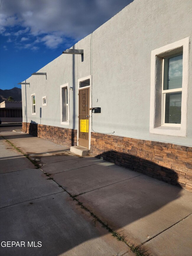 2300 Bassett Ave in El Paso, TX - Building Photo - Building Photo