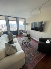 444 W Fullerton Pky, Unit 1905 in Chicago, IL - Foto de edificio - Building Photo