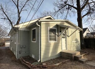 126 S Willow Ave in Sugar Creek, MO - Building Photo - Building Photo