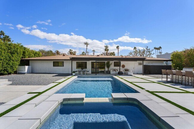 37081 Palmdale Rd in Rancho Mirage, CA - Building Photo - Building Photo