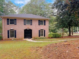 2315 Hudson Dr SW in Lilburn, GA - Building Photo