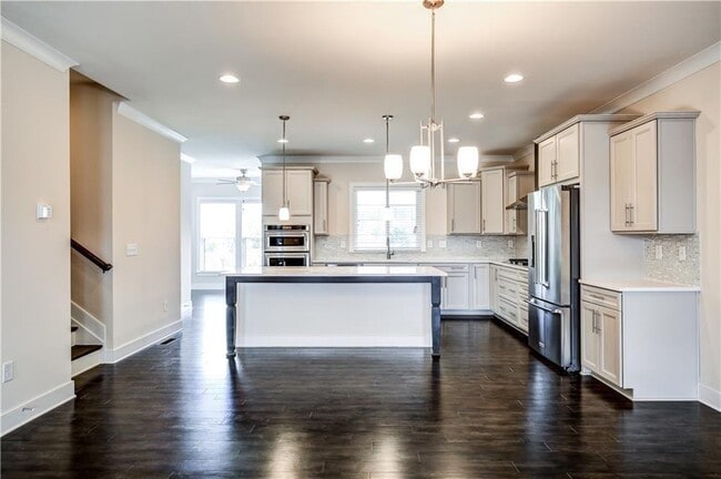 property at 827 Stone Ridge Ln NE