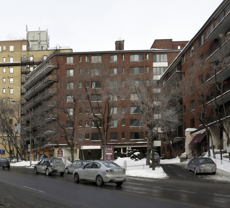 Appartements Le Montaigne in Montréal, QC - Building Photo