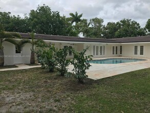 7790 SW 127th St in Pinecrest, FL - Building Photo - Building Photo