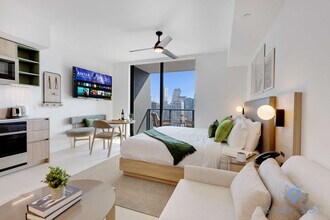 601 NE 1st Ave in Miami, FL - Building Photo - Building Photo