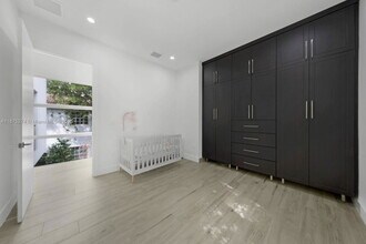 5720 SW 24th St in Miami, FL - Building Photo - Building Photo