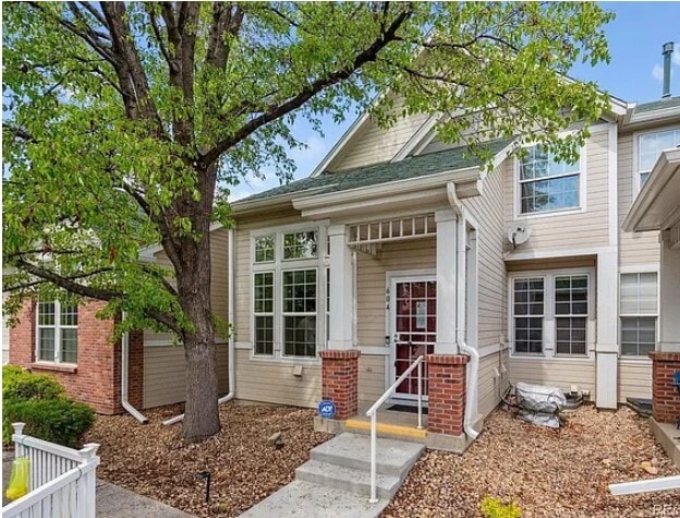 property at 604 S Yarrow St