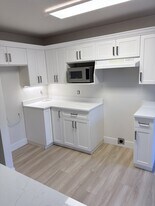 32085-32085 George Ferguson Way in Abbotsford, BC - Building Photo