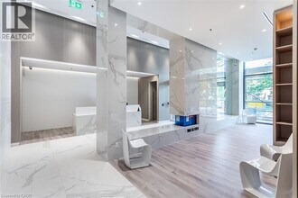 370 Martha St in Burlington, ON - Building Photo - Building Photo