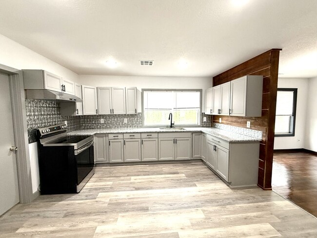 1125 Easy St in Tishomingo, OK - Building Photo - Building Photo