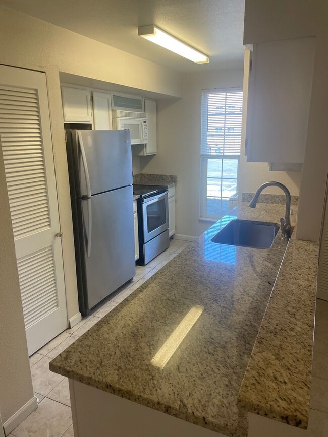 property at 865 S Quebec St