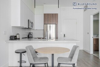 760 Serrano Ave in Los Angeles, CA - Building Photo - Building Photo