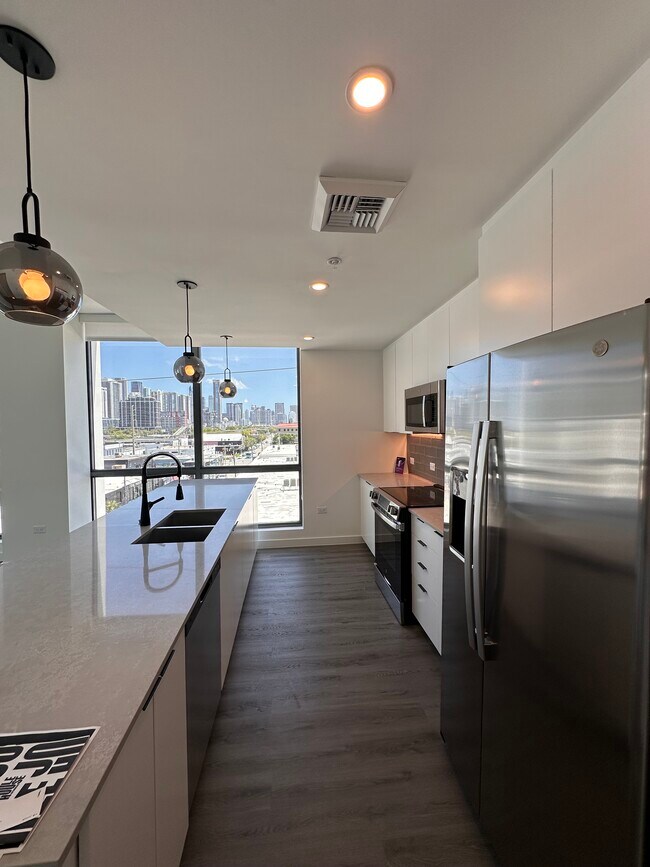 244 NW 31st St, Unit A12 in Miami, FL - Building Photo - Building Photo