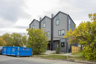 257 18 Av NE in Calgary, AB - Building Photo - Building Photo