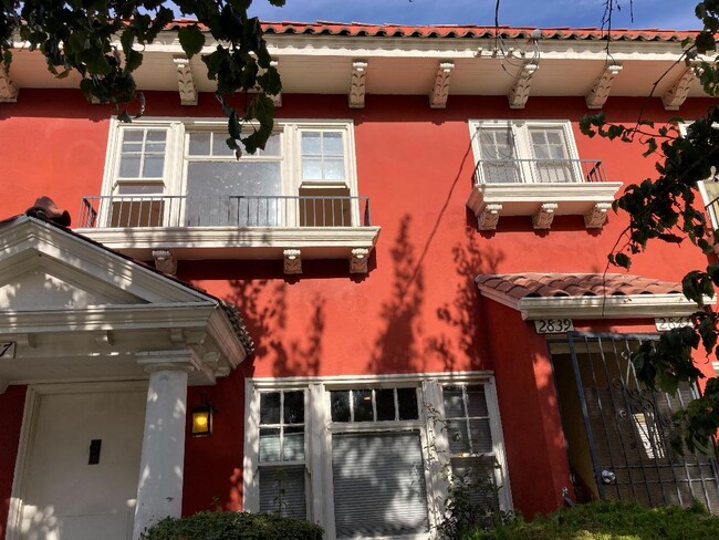 2839 St George St, Unit 2839 in Los Angeles, CA - Foto de edificio - Building Photo