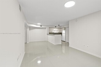 2041 Renaissance Blvd in Hollywood, FL - Building Photo - Building Photo