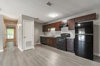 Pines Apartments in Jonesboro, AR - Building Photo - Interior Photo