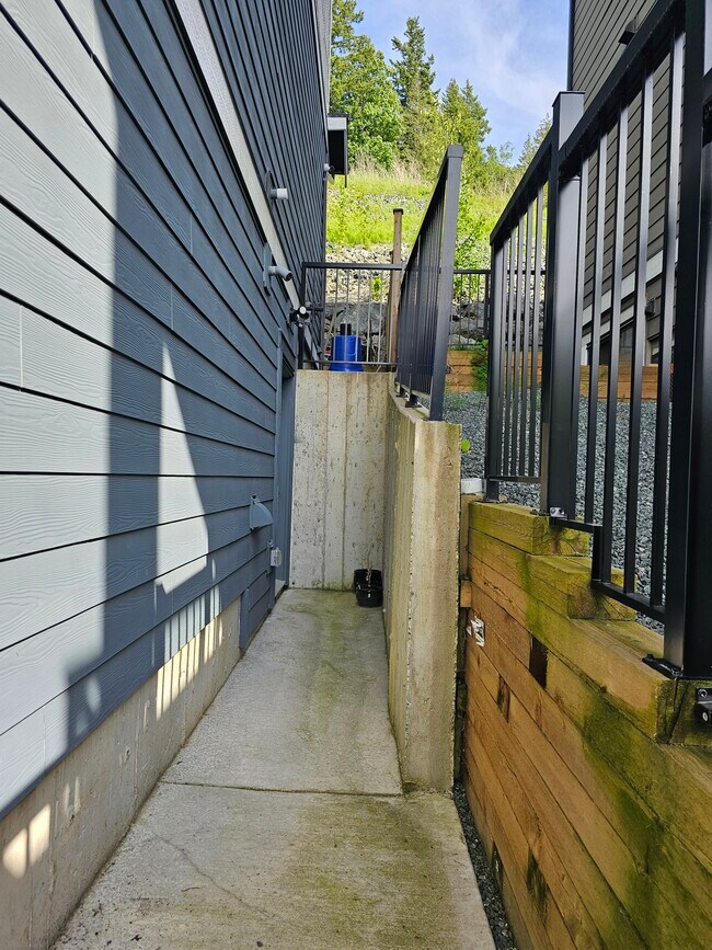 5248 Goldspring Pl in Chilliwack, BC - Building Photo - Building Photo