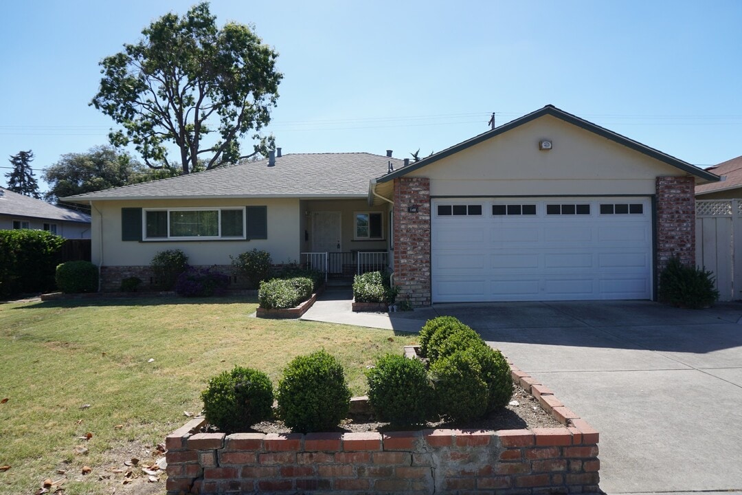 148 S Mary Ave in Sunnyvale, CA - Building Photo