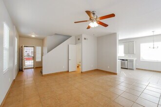 34806 N 31st Ave in Phoenix, AZ - Foto de edificio - Building Photo