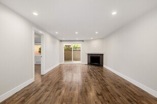 720 Kirkland Cir in Kirkland, WA - Building Photo